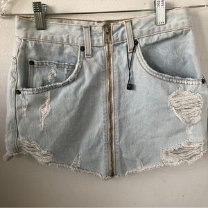 Carmar‎ Beatrice Zuni Zipper Light Wash Denim Mini Skirt Sz 26 - NWOT
